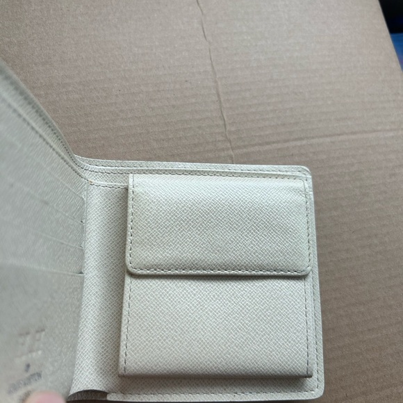 Louis Vuitton Checkered Wallet - White and Blue - Picture 4 of 5